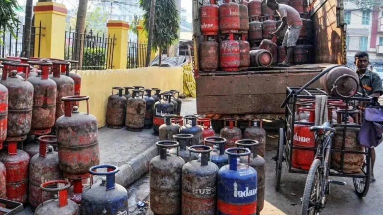 कॉमर्शियल LPG संकट: कई राज्यों में सिलेंडर सप्लाई ठप, होटल-रेस्टोरेंट बंद होने की कगार पर