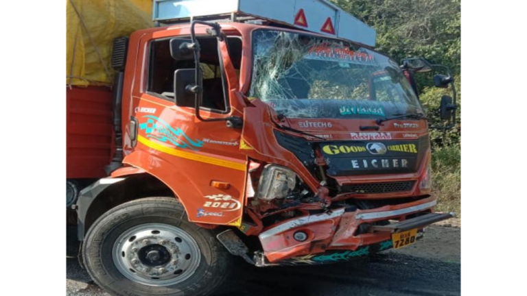 इंदौर हाईवे पर भीषण टक्कर: केले लदे आयशर ट्रक से भिड़ा, चालक-क्लीनर की मौके पर मौत