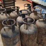 दिल्ली रेस्टोरेंटों पर गैस किल्लत का असर: 12 से अधिक रेस्टोरेंट बंद, ब्लैक में सिलेंडर 5000 रुपये तक