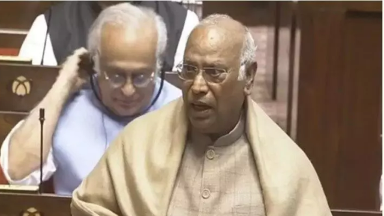 खड़गे का तंज: देवगौड़ा ने मोहब्बत हमारे साथ की, शादी मोदी के साथ कर ली!