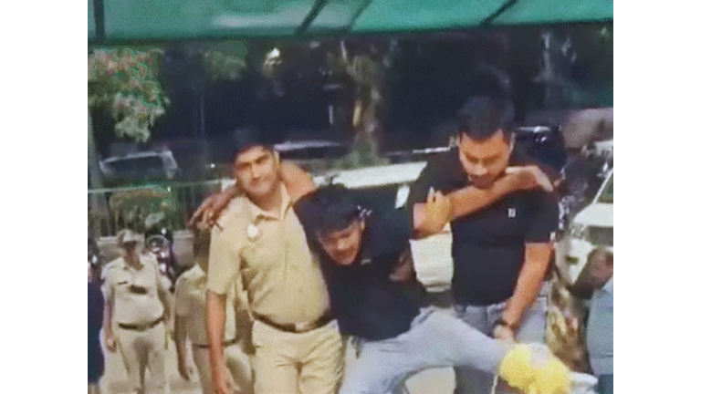 दिल्ली: 11 साल की बच्ची से रेप-हत्या, आरोपी पुलिस एनकाउंटर में घायल