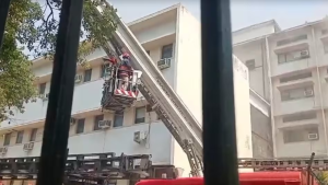 दिल्ली के आईटीओ स्थित एसपीए भवन में भीषण आग, धुएं से मचा हड़कंप