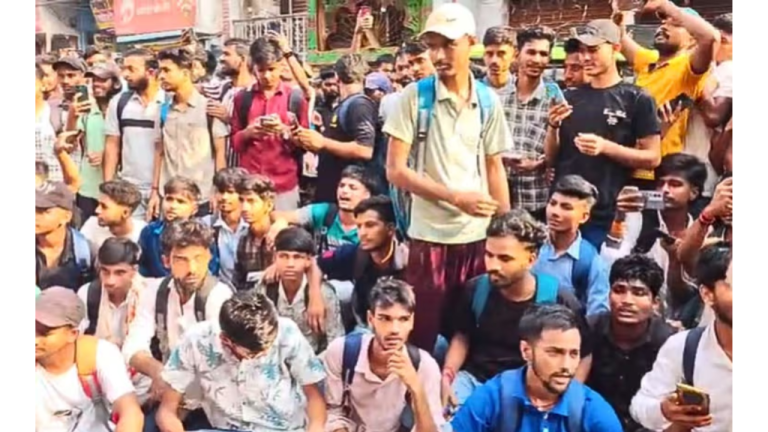 खान सर के कोचिंग सेंटर पर तोड़फोड़, छात्रों का सड़क पर आक्रोश