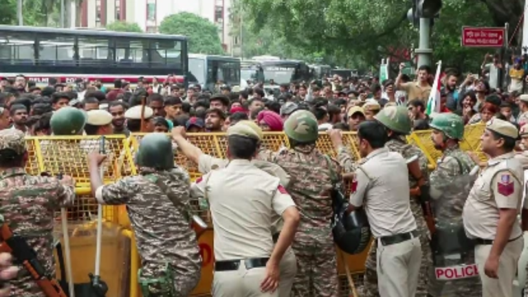 दिल्ली में CJP प्रदर्शन: सुरक्षा कारणों से 16 मेट्रो स्टेशन बंद, बंगाल से CRPF जवानों की तैनाती