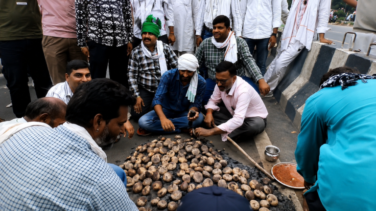 भोपाल: सड़क पर दाल-बाटी बनाते किसान, Gen-Z साथ, आज CM हाउस घेराव की तैयारी