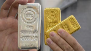 सोने-चांदी के भाव में मिलाजुला रुख, MCX पर सोना चढ़ा चांदी गिरी