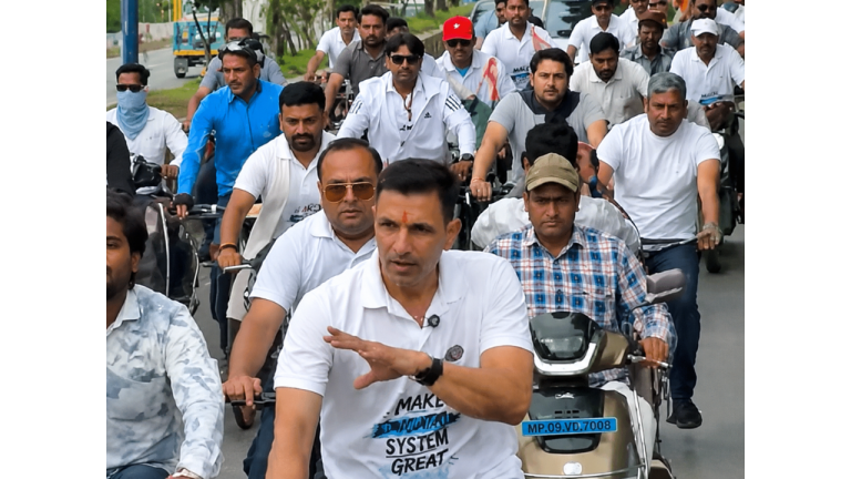 मध्य प्रदेश कांग्रेस का बड़ा विरोध: जीतू पटवारी ने पेपर लीक के खिलाफ शुरू की 200 किमी साइकिल यात्रा
