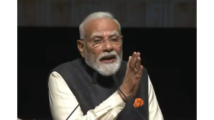 प्रधानमंत्री मोदी का भावुक बयान: “25 साल पुराना मफलर पहनकर न्यूजीलैंड आया, यहीं मिला था गिफ्ट”