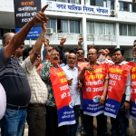 भोपाल: कमर्शियल लाइसेंस शुल्क के खिलाफ व्यापारियों का धरना