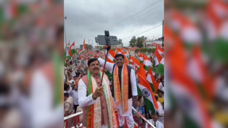 भोपाल में देशभक्ति का माहौल 32 किलोमीटर लंबी तिरंगा यात्रा शुरू, CM मोहन यादव भी रहे मौजूद