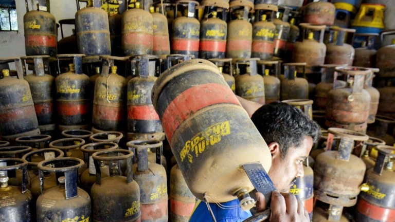 मध्य प्रदेश में कमर्शियल LPG सिलेंडर के दाम घटे, भोपाल और इंदौर में राहत