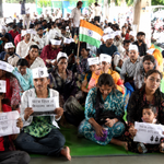भोपाल: धरना तोड़ने पहुंची पुलिस, प्रदर्शनकारी बोले- आंदोलन खत्म नहीं और भड़केगा