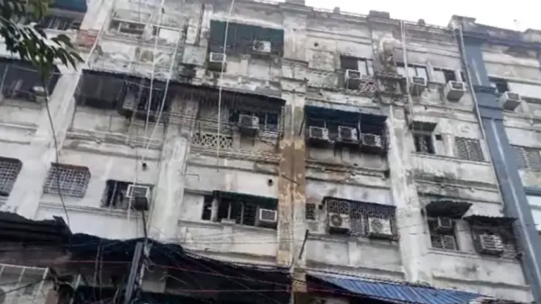 कोलकाता में 5 मंजिला इमारत में भीषण आग, 9 की मौत, कई  लोग बांग्लादेशी नागरिक 