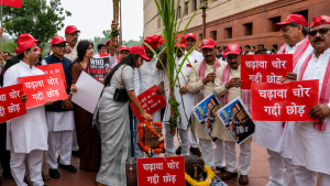 परिसीमन बिल पर विशेष सत्र संभव, संसद परिसर में चढ़ावा चोरी पर विपक्ष का प्रदर्शन