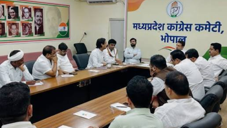 भोपाल: कांग्रेस की PAC बैठक, नकुलनाथ का विमान खराब