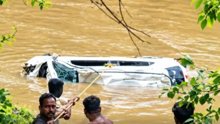 नलखेड़ा में दर्दनाक हादसा: मां बगलामुखी मंदिर के पास कार बहने से 8 श्रद्धालुओं की मौत