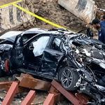मुंबई में BMW फ्लाईओवर से गिरी, 3 की मौत, 1 घायल
