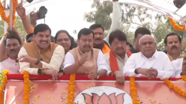 नितिन नबीन का इंदौर में जोरदार रोड शो, 50 लाख ग्रामीणों को मिली फ्री रजिस्ट्री की सौगात