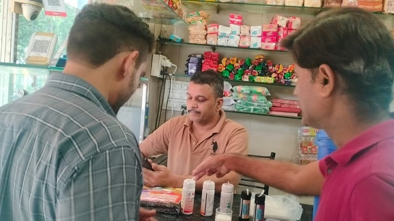 इंदौर में दूध की शुद्धता जांच अभियान: 16 से अधिक जगहों पर रेपिड किट से टेस्ट