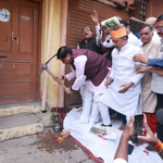 CM ने खुद तोड़ा अपना पैतृक घर, भावुक होकर बोले- यादें जुड़ी हैं लेकिन विकास जरूरी  