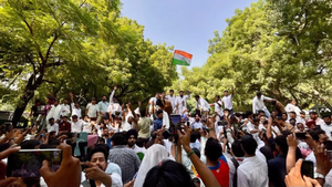 CEC ज्ञानेश कुमार के खिलाफ मुंबई-दिल्ली में इस्तीफे की मांग तेज, सैकड़ों हिरासत में