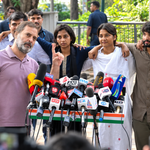 राहुल के साथ आईं छात्राएं, पुलिस पर फूटा गुस्सा: प्राइवेट पार्ट पर लात, गला दबाया