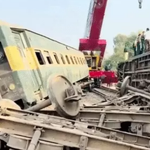 पाकिस्तान में बड़ा रेल हादसा: रहमान बाबा एक्सप्रेस के 14 डिब्बे पटरी से उतरे, 6 की मौत